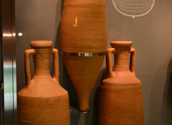 Amphoras,_museo_del_Puerto_Fluvial_(Zaragoza)